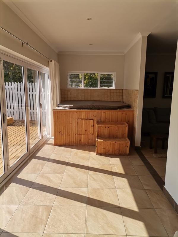 To Let 4 Bedroom Property for Rent in Signal Hill Western Cape